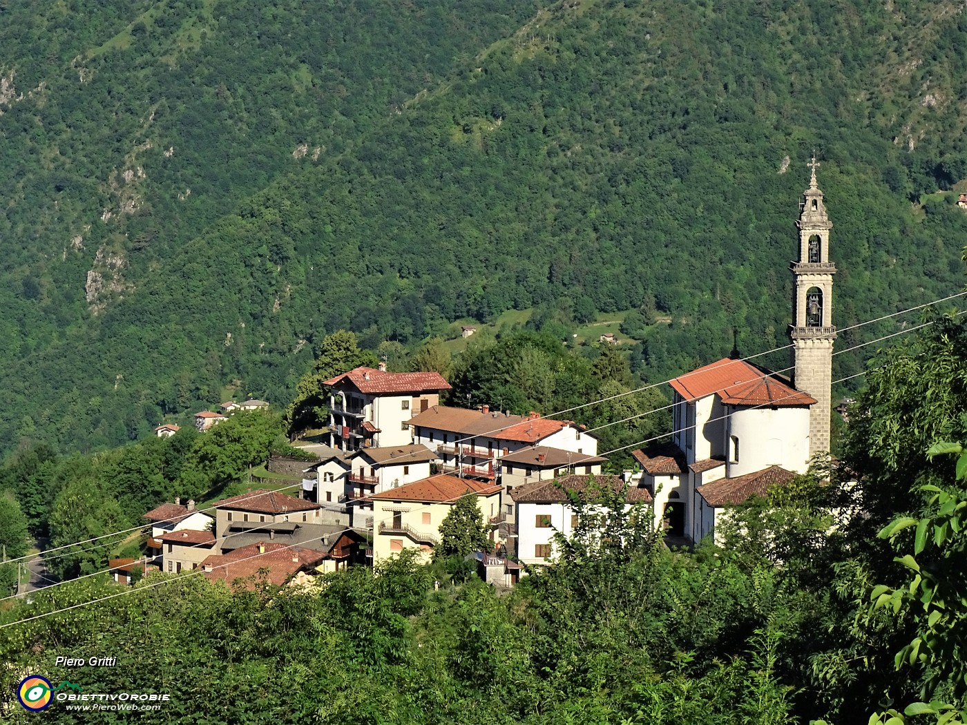 06 Da Costa Serina alta zoom sulla chiesa.JPG